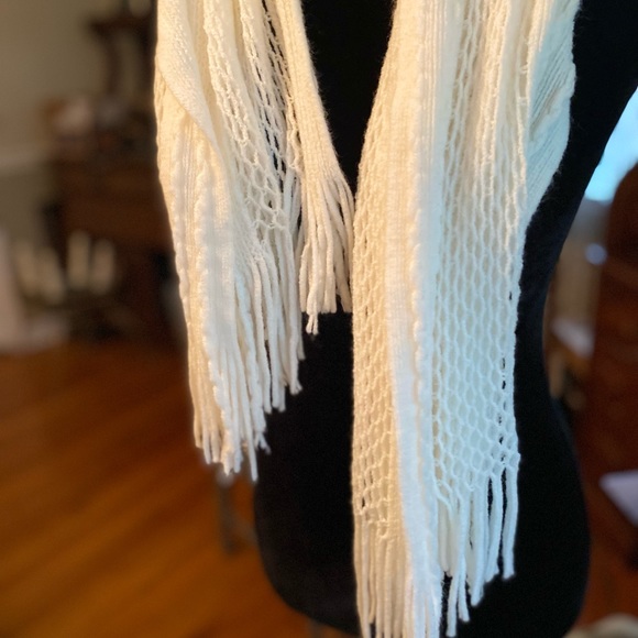 Charlotte Russe White winter scarf - Picture 2 of 6